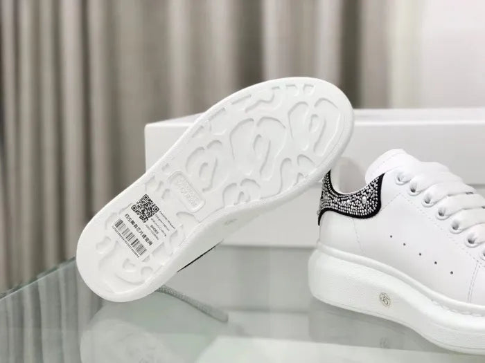A - SNEAKERS
