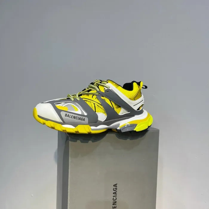 B - SNEAKERS