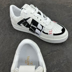 V - SNEAKERS