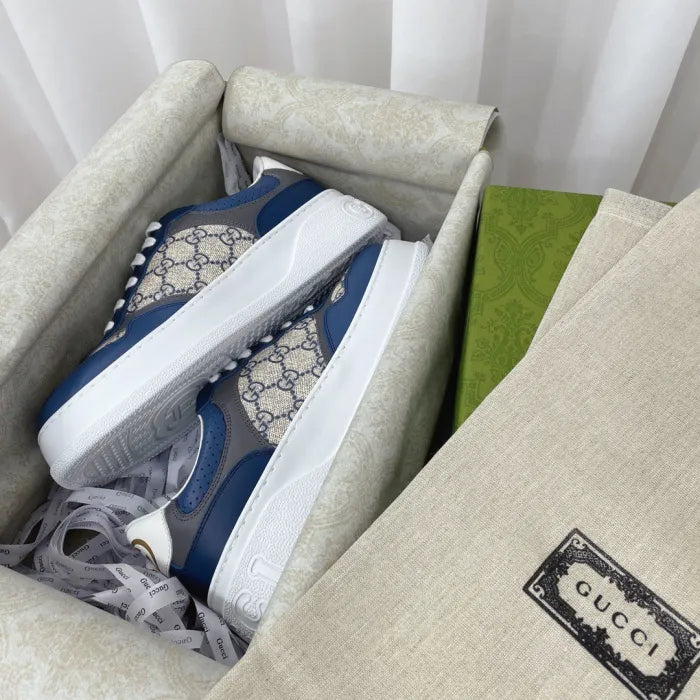 SNEAKERS 23