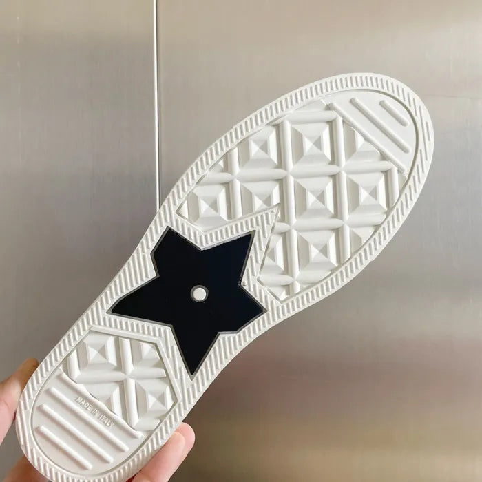 D - SNEAKERS