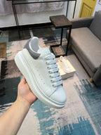 A - SNEAKERS