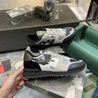 V - SNEAKERS