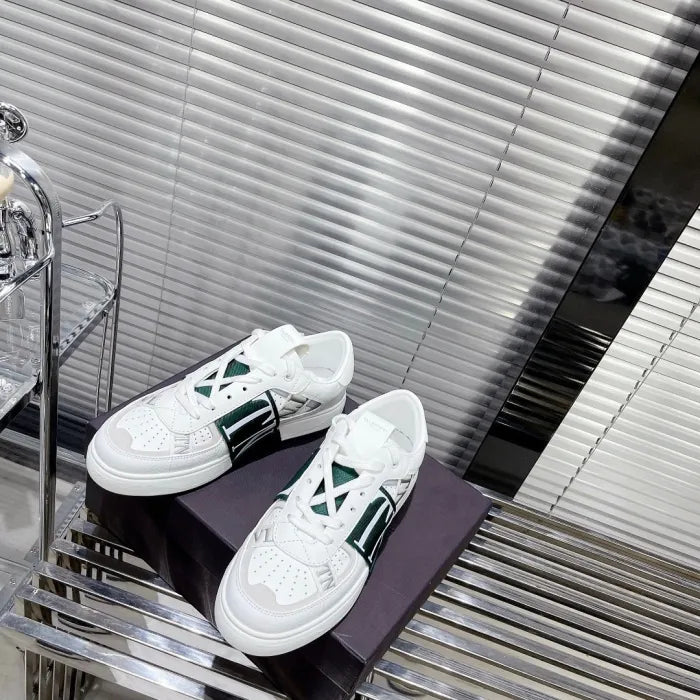 V - SNEAKERS