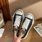 A - SNEAKERS