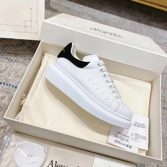 A - SNEAKERS