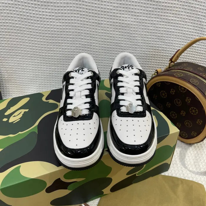 B - SNEAKERS